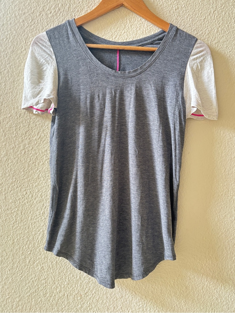 Lululemon Two-Tone Top Tee Size Small